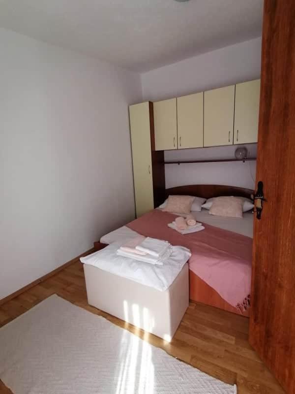 Apartment Krmpotic Vir Buitenkant foto